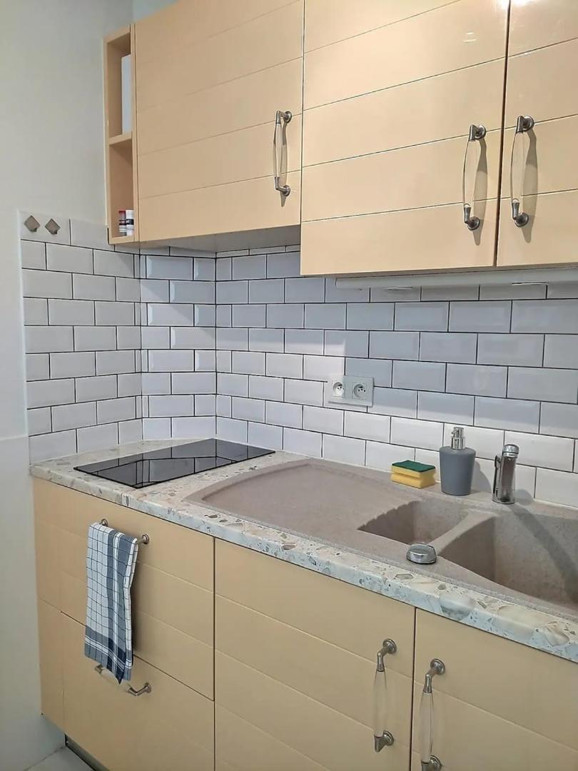 Le Travel - Appartement Equipe Proche Centre Et Yschools ทรัวส์ ภายนอก รูปภาพ